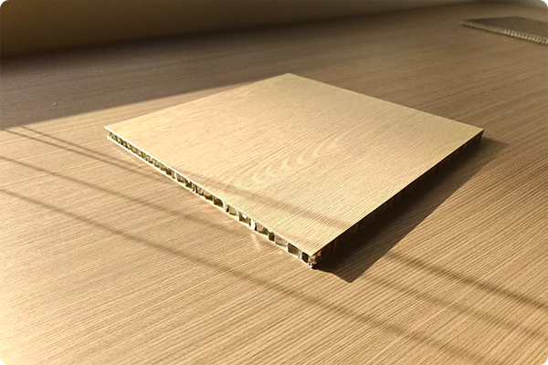 环保 + 高颜值 + 强性能，蜂窝大板让简约装修更 “硬核”