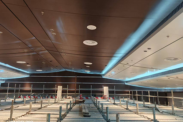 匠心筑造，境启新程：山东遥墙机场酒店天花吊顶的美学与工艺